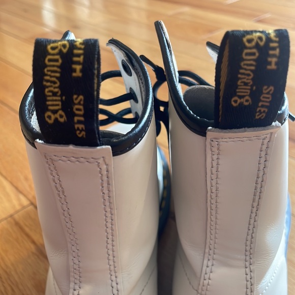 Dr. Martens AirWair w bouncing soles Size 7 WHITE - Picture 15 of 16